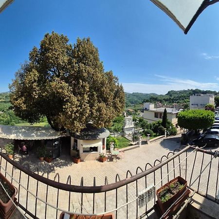 La Casa In Piazza Apartment Toffia Екстериор снимка