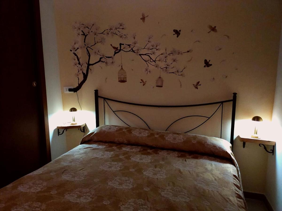 La Casa In Piazza Apartment Toffia Екстериор снимка