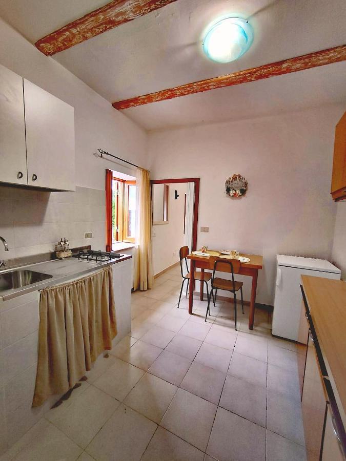 La Casa In Piazza Apartment Toffia Екстериор снимка