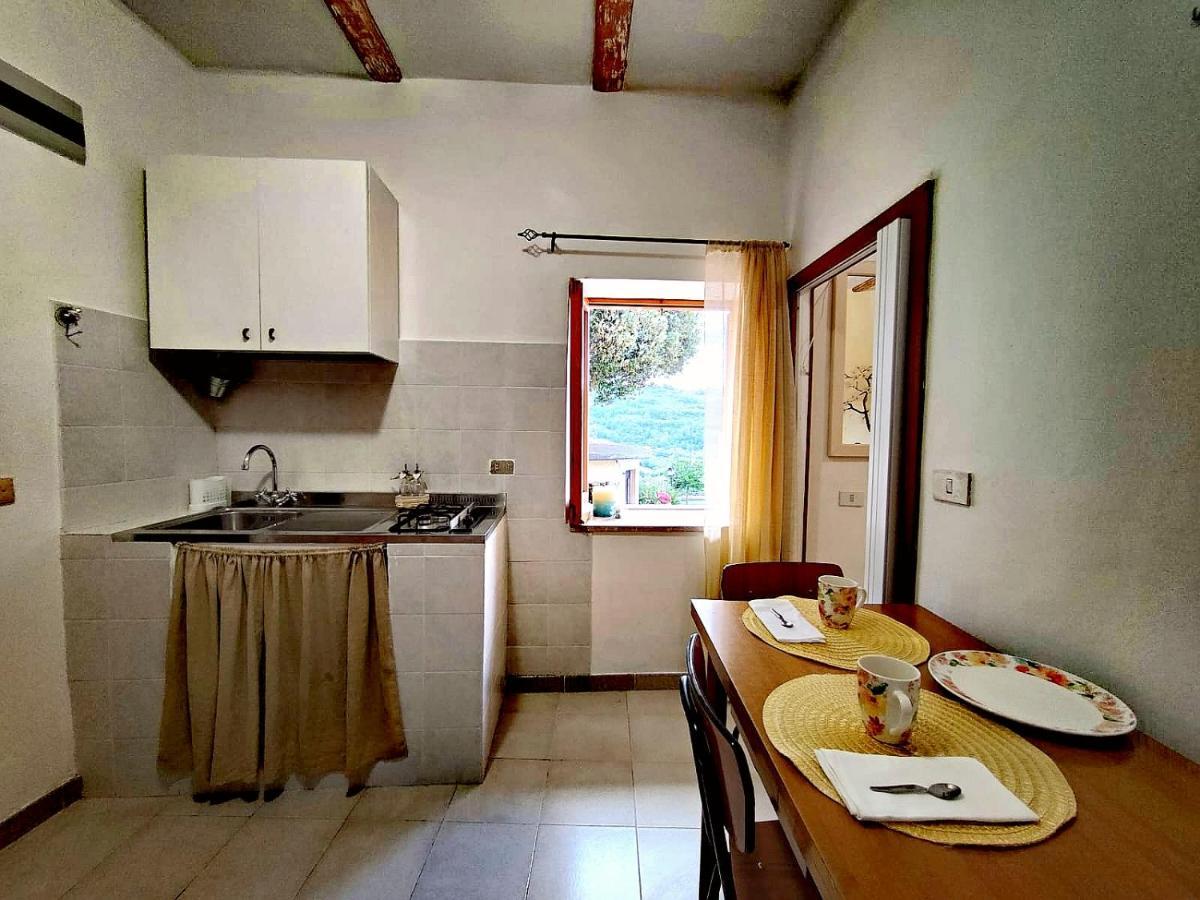 La Casa In Piazza Apartment Toffia Екстериор снимка
