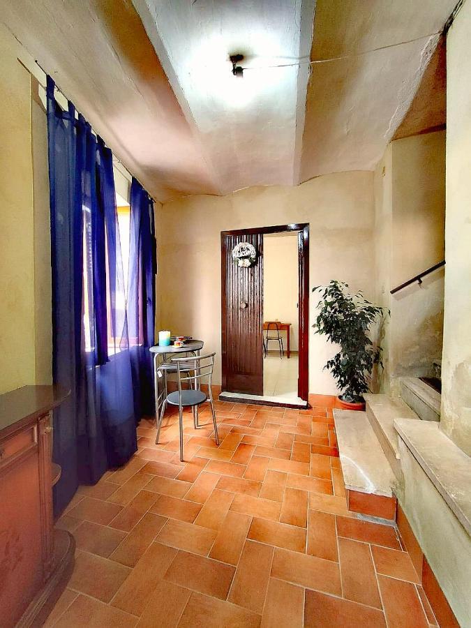 La Casa In Piazza Apartment Toffia Екстериор снимка
