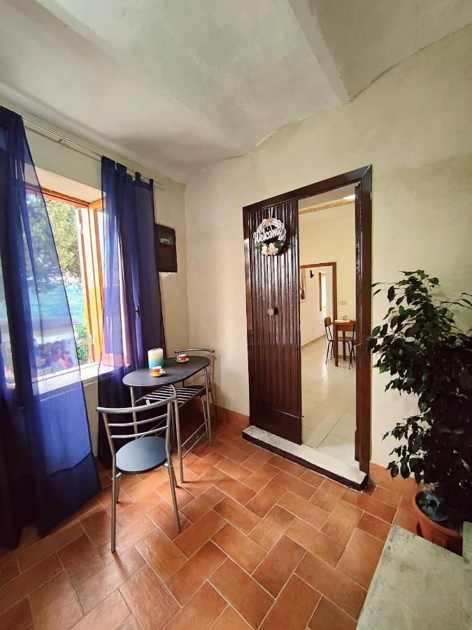 La Casa In Piazza Apartment Toffia Екстериор снимка