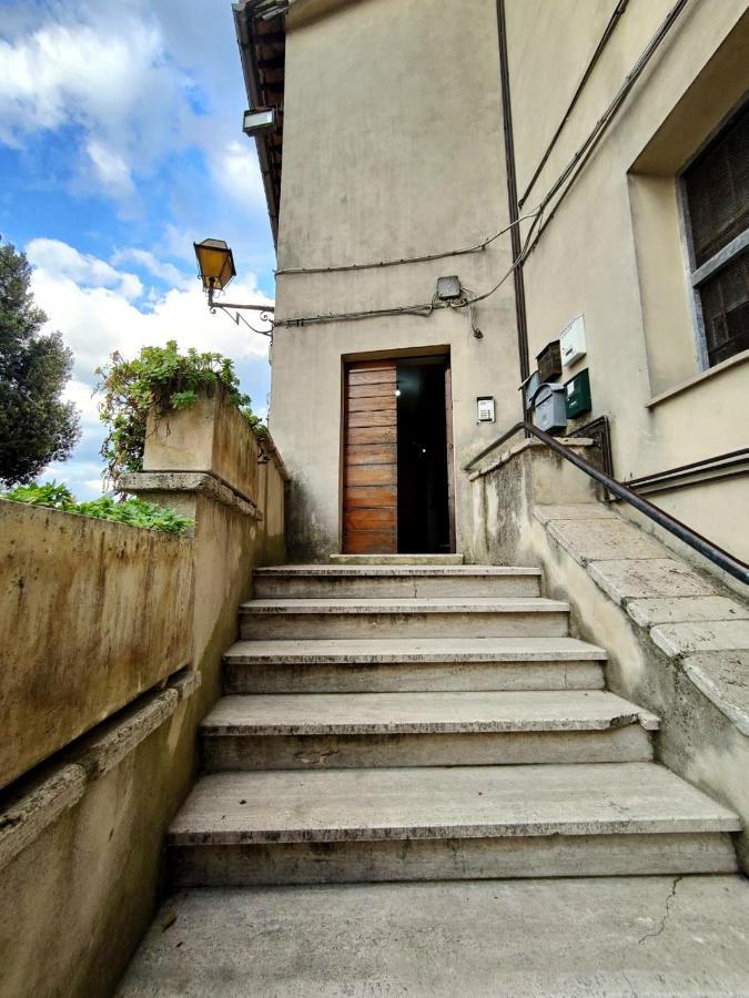 La Casa In Piazza Apartment Toffia Екстериор снимка