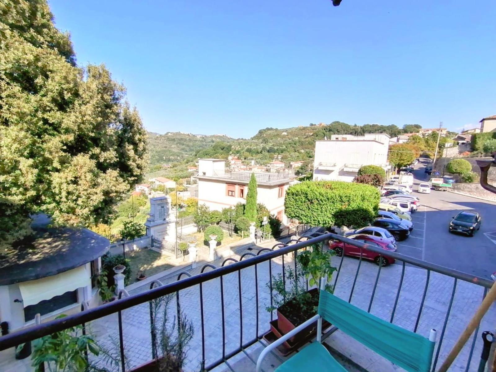 La Casa In Piazza Apartment Toffia Екстериор снимка