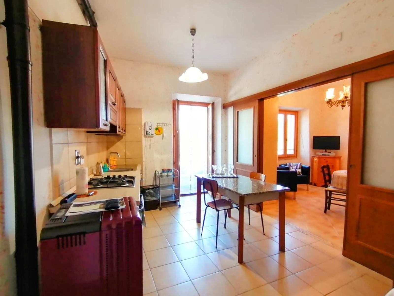La Casa In Piazza Apartment Toffia Екстериор снимка