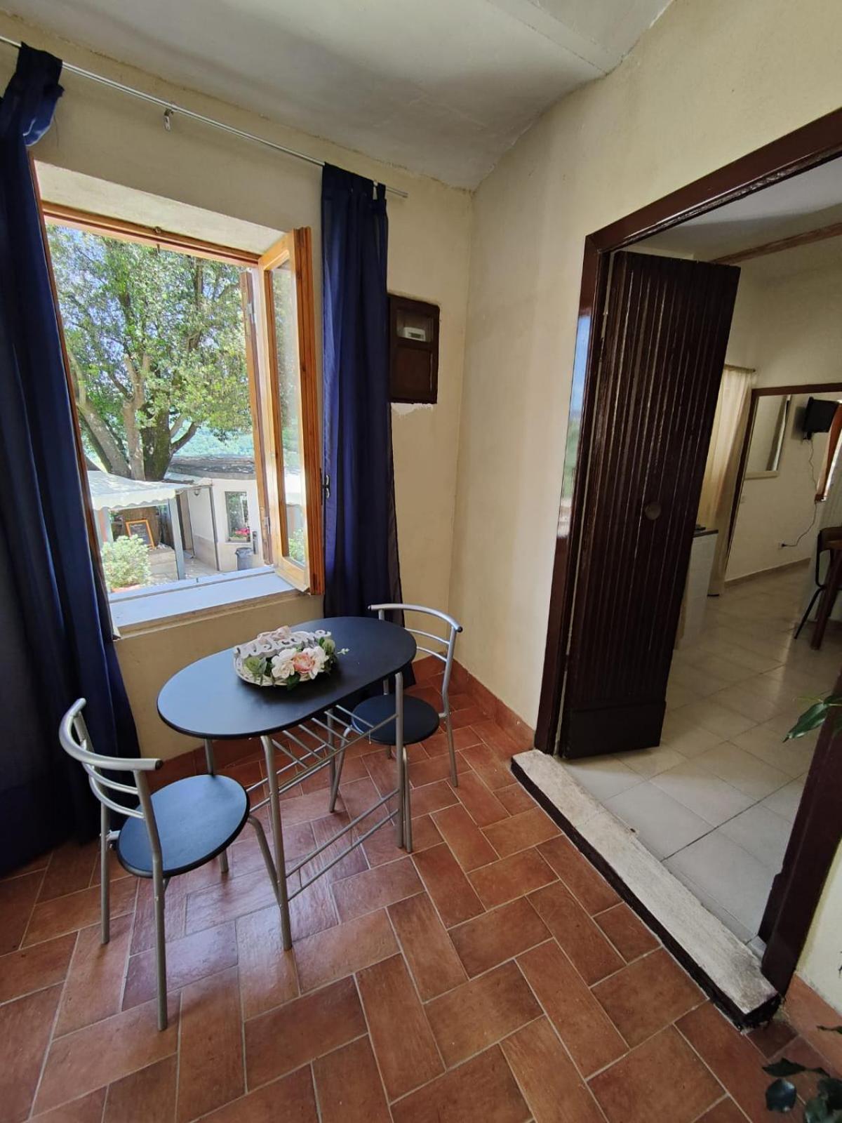 La Casa In Piazza Apartment Toffia Екстериор снимка