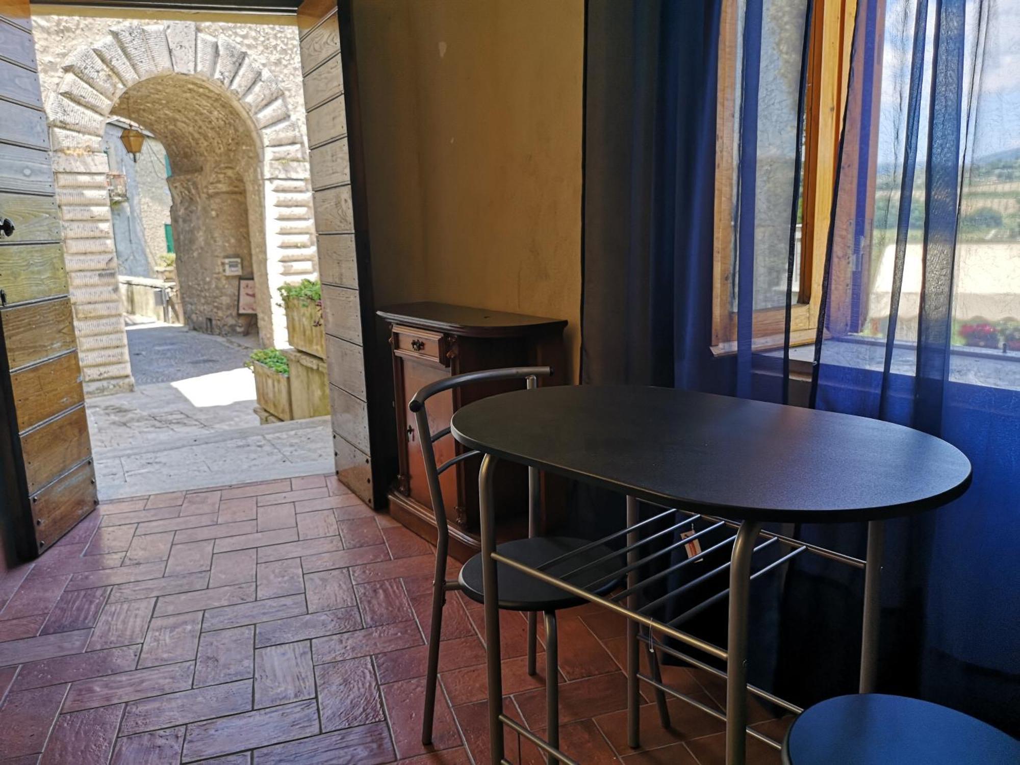 La Casa In Piazza Apartment Toffia Екстериор снимка