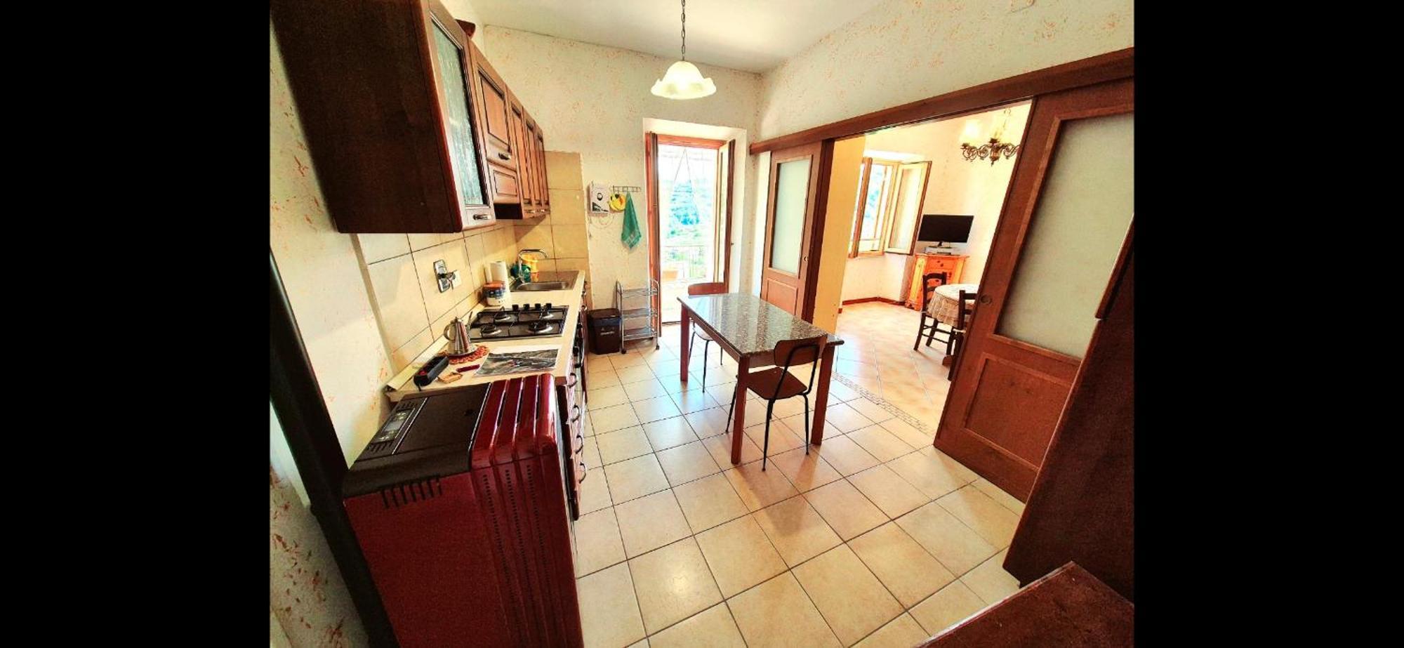 La Casa In Piazza Apartment Toffia Екстериор снимка